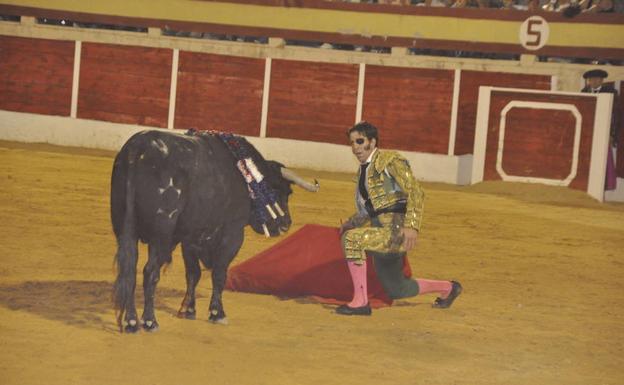 Los tres matadores de la corrida de Baza piden hacer el paseíllo con el himno nacional