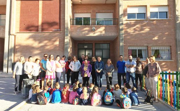 Los alumnos de primero del colegio de Puebla de Don Fadrique, sin maestro