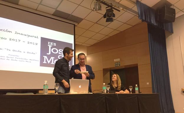 El IES José de Mora inaugura oficialmente el curso con una ponencia de Javier Fernández