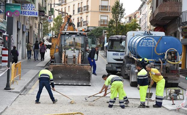 La avenida José de Mora y las calle Alamillos cortadas al tráfico por obras