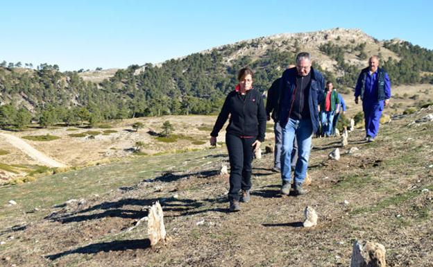 Medio Ambiente construye un mirador en el mítico Peñón del Toro en Huéscar
