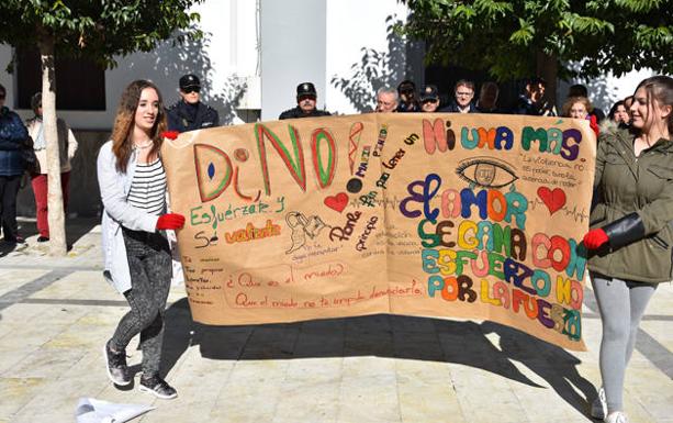 'Frente a la violencia de género Baza no es cómplice', lema del 25-N