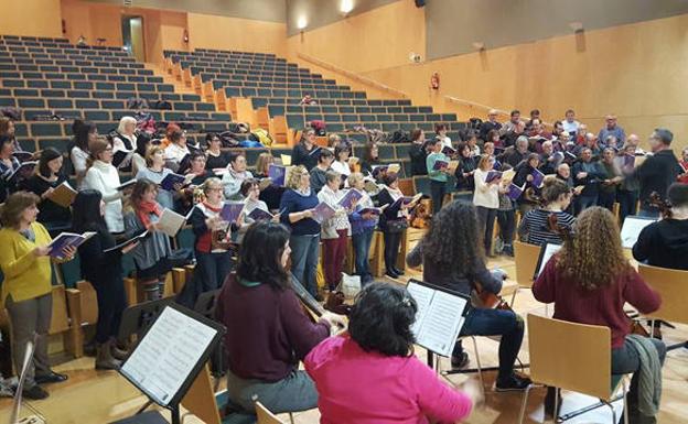 La Orquesta y Coro de la Academia de Artes Escénicas de Baza de gira por Cataluña