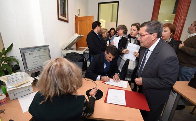 Alcaldes, Junta y Diputación hacen frente común para pedir la línea de 400kV
