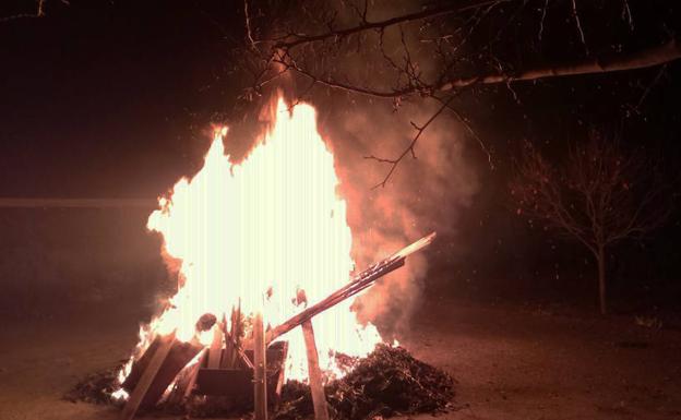 Baza celebra con hogueras Santa Lucía