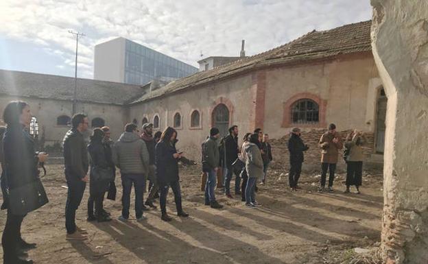 20 equipos de arquitectos visitan Baza para conocer el entorno seleccionado por el concurso Richard H Driehaus