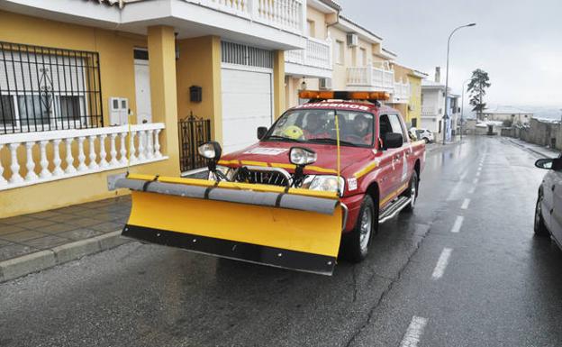 Baza amanece con un manto de nieve de unos 4 centímetros