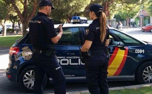Detenida una pareja por atracar una tienda de 24 horas en Baza y dejar al dependiente en estado grave