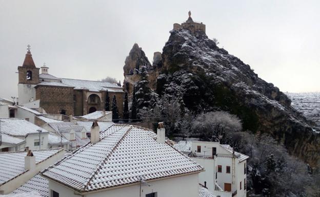 Se mantiene el aviso de nevadas y llegan bajas temperaturas a Baza y Huéscar