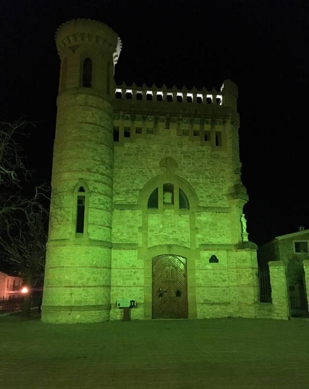 Puebla ilumina de verde la ermita de las Santas el Día Mundial contra el Cáncer