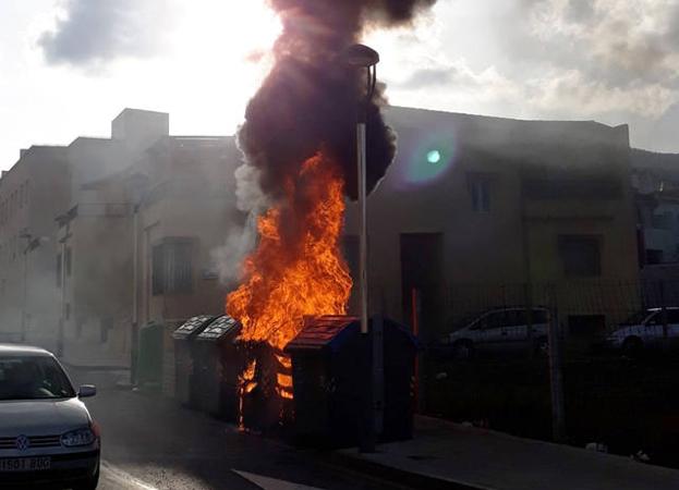 Aumentan los incendios en contenedores de basura por el depósito de brasas de braseros y chimeneas