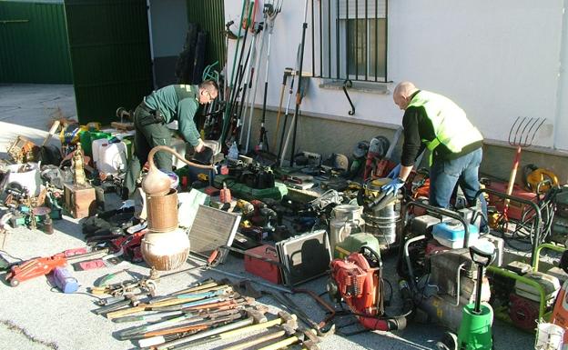 El arsenal que guardaba el ladrón de Zújar detenido por la Guardia Civil de Granada