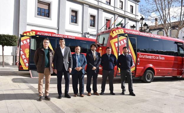 Comienzan a circular los nuevos autobuses del transporte público de Baza que ya presta Autedia