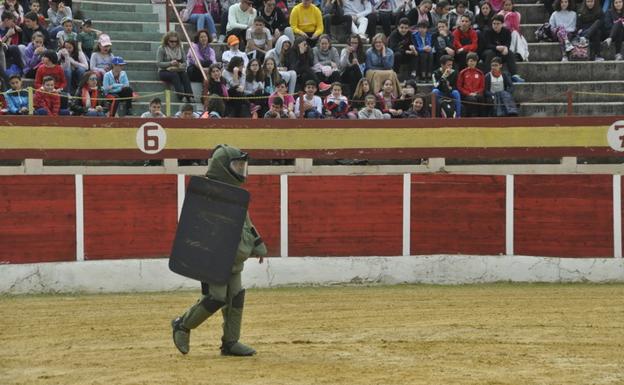 2.300 niños de primaria y E.S.O asistente en Baza a una exhibición de la Policía Nacional