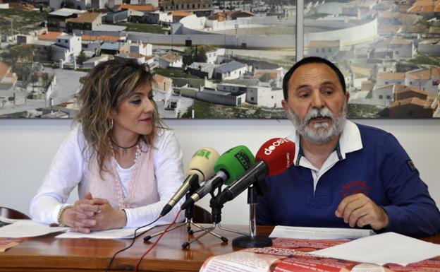 Llega a Baza la campaña de la ONG 'Voluntarios por otro mundo' contra los malos tratos a las personas mayores