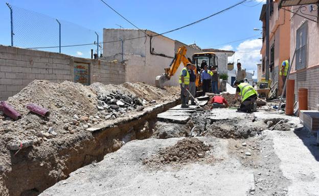 Arrancan las obras de mejora en las calles Mariana Pineda, Santa Rosa, Fuensanta y Gabriel Valero de Baza