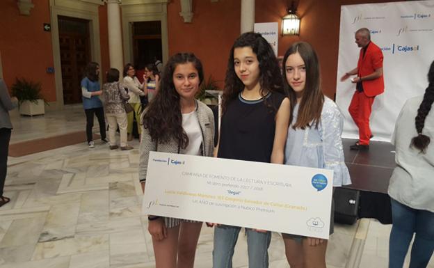 Lucía Valdivieso gana el premio del concurso de reseñas 'Mi libro favorito'