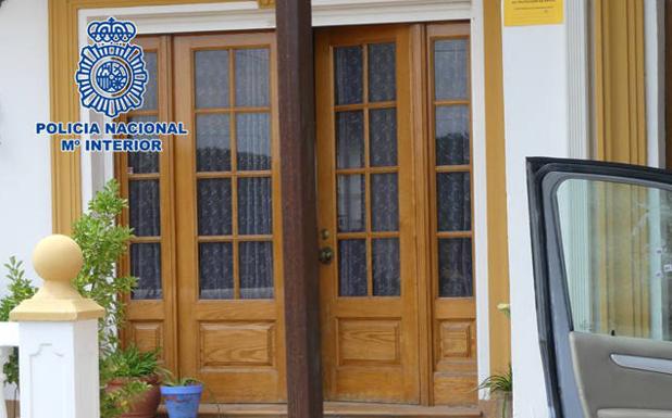 Detienen a un hombre en Baza que intentó robar dos vehículos y entrar en un domicilio