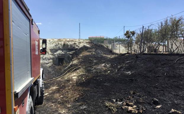 Los bomberos de Baza extinguen tres incendios durante el fin de semana