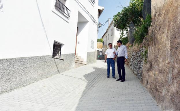 Una nueva calle mejora lo salida de vehículos del barrio del Cerrico