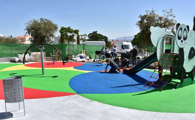 El barrio de la Montija de Baza estrena parque infantil