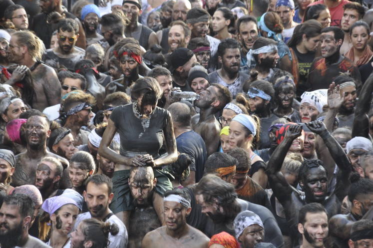 Más de 16.000 personas participan en la fiesta del Cascamorras