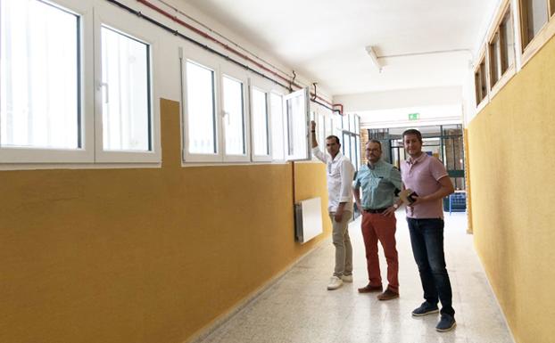 El Ayuntamiento de La Puebla mejora el colegio Ramón y Cajal con una inversión de 96.720 euros