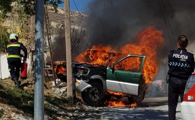 Un hombre fallece al chocar contra un poste de la luz en Baza