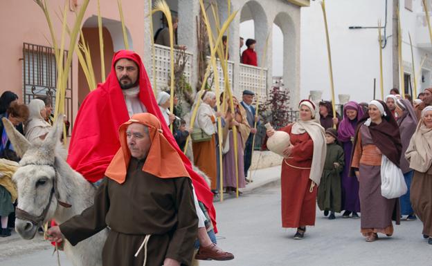 Con la entrada triunfal a Jerusalén comienza la Semana Santa Viviente de Cuevas del Campo