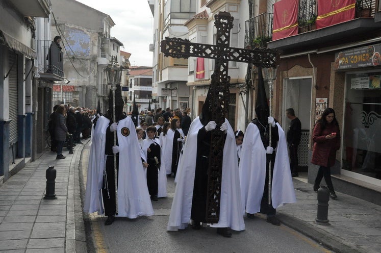 La Cofradía de Santiago realiza una excelente estación de penitencia