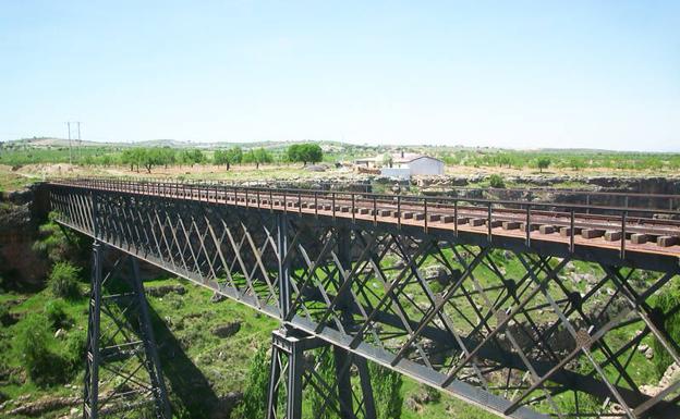 Piden que el puente de hierro del Baúl sea declarado BIC