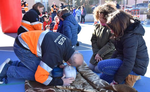 Bomberos y Protección Civil de Baza forman a 2.400 personas en emergencias