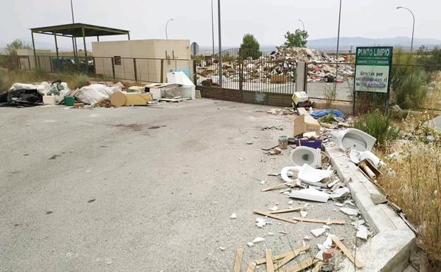 Ciudadanos denuncia el lamentable estado del «Punto Limpio» de Baza