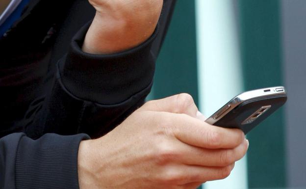 Un influencer de Melilla estafa a un matrimonio de Baza engañando a su hijo de 14 años
