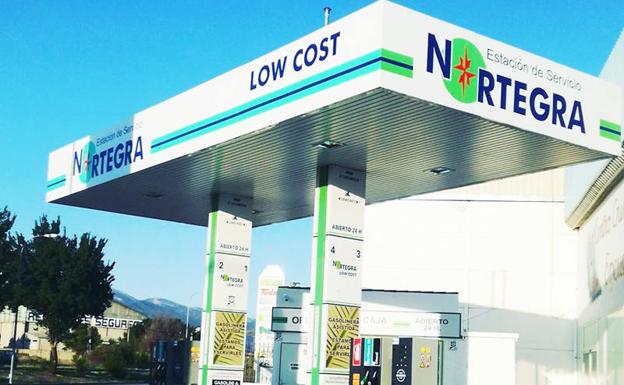 La Policía Local de Baza evita un robo en la gasolinera del Polígono La Noria