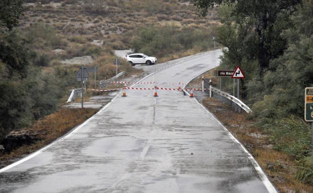 Concentración en Benamaurel para exigir el arreglo de la A-4200