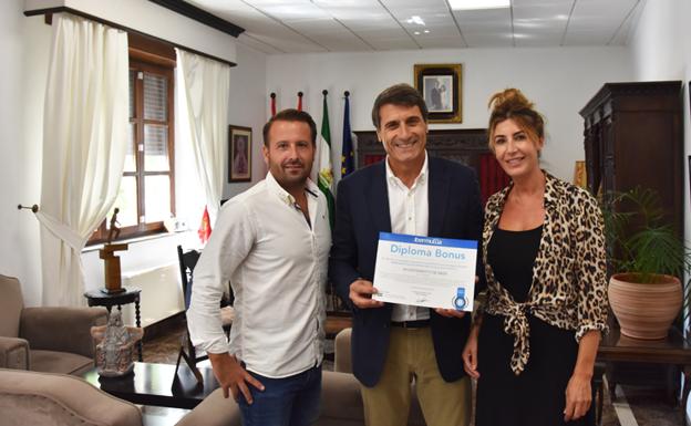 El Ayuntamiento de Baza recibe un diploma bonus por la disminución y prevención de la siniestralidad laboral