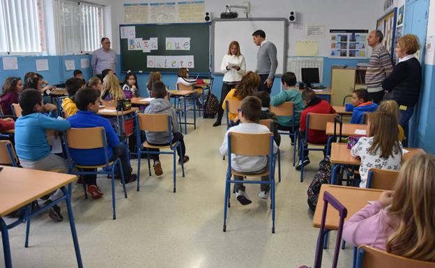 El alcalde de Baza recoge las propuestas de los escolares