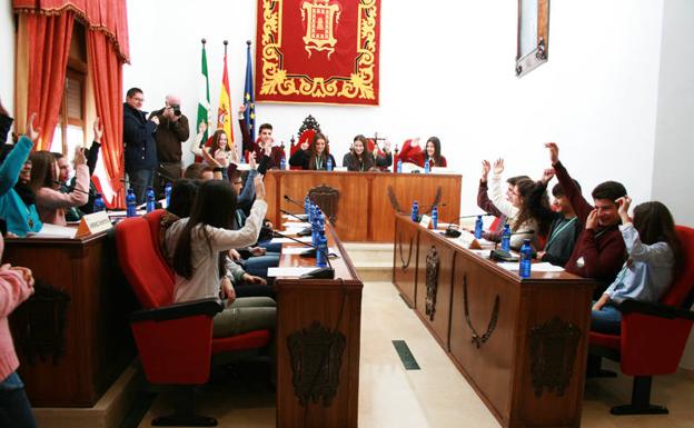 Baza celebra su pleno juvenil anual