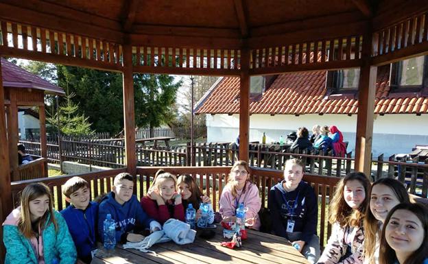 Alumnos del Colegio Divino Maestro de Baza participan en actividades Erasmus+ en Serbia