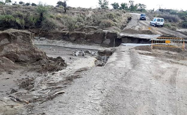 Comienzan los arreglos de caminos afectados por las tormentas de septiembre en Baza