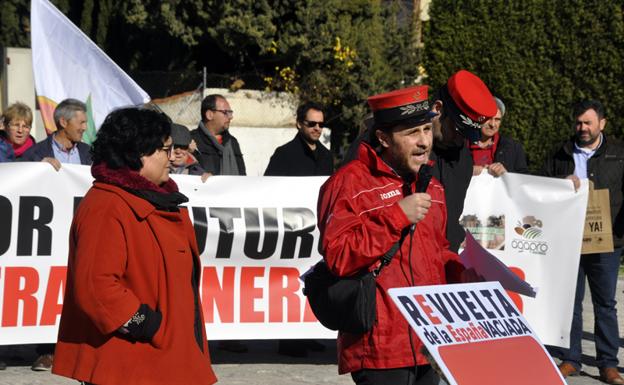 Reclaman la vuelta del tren por Baza 35 años después del cierre de la línea