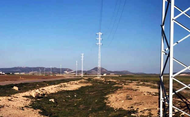 El Campo de La Puebla ya cuenta con red de distribución eléctrica