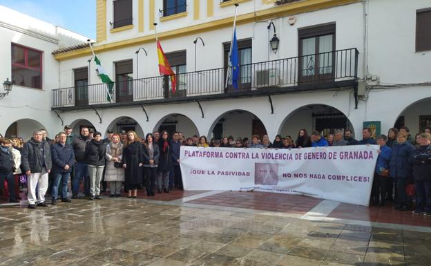 Concentración y dolor en Caniles por el asesinado de Mery un vecina de la localidad