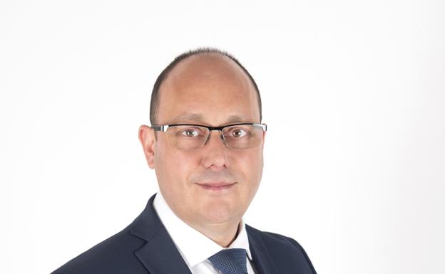 El concejal Fernando Serrano en la comisión de Salud de la FAMP