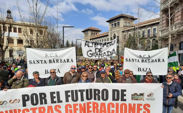 Las Comarcas de Baza y Huéscar, muy activas en la protesta de los agricultores