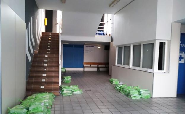 El Ayuntamiento de Baza coordina el reparto a domicilio de los libros escolares