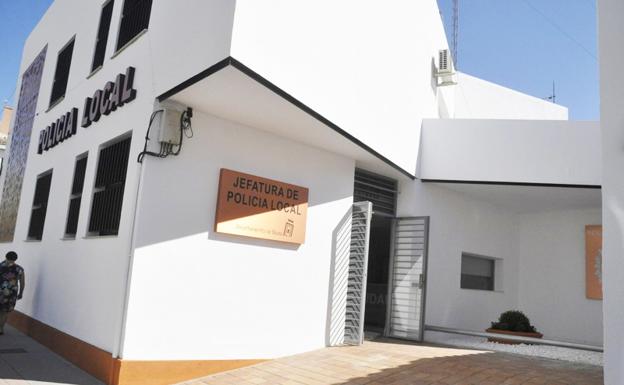 Denuncian a un bar de Baza por servir bebidas en la barra