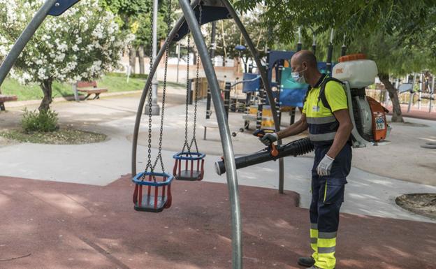 Limpieza diaria y en profundidad en zonas sensibles de Baza