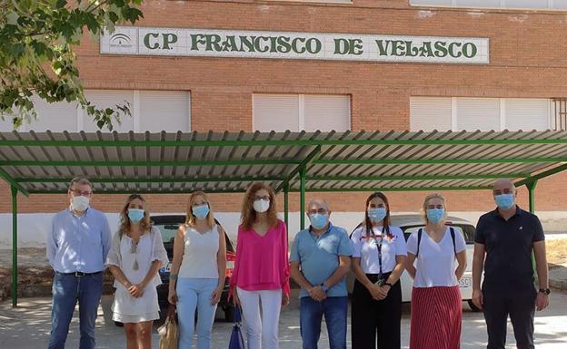 La Delegada de Igualdad visita la Escuela de Verano «Barriada de las Cuevas» de Baza